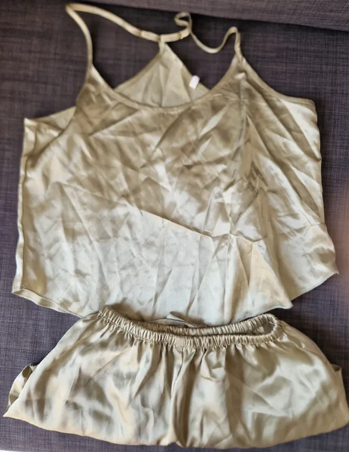 Ensemble pyjama vert olive en satin taille S - photo numéro 2