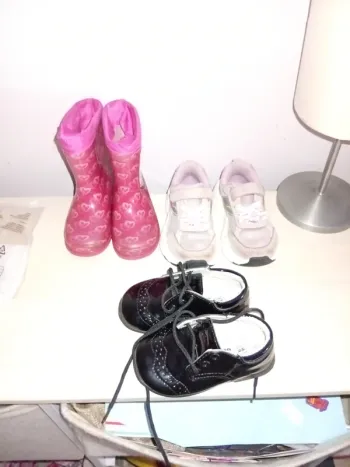 Lot chaussures 22