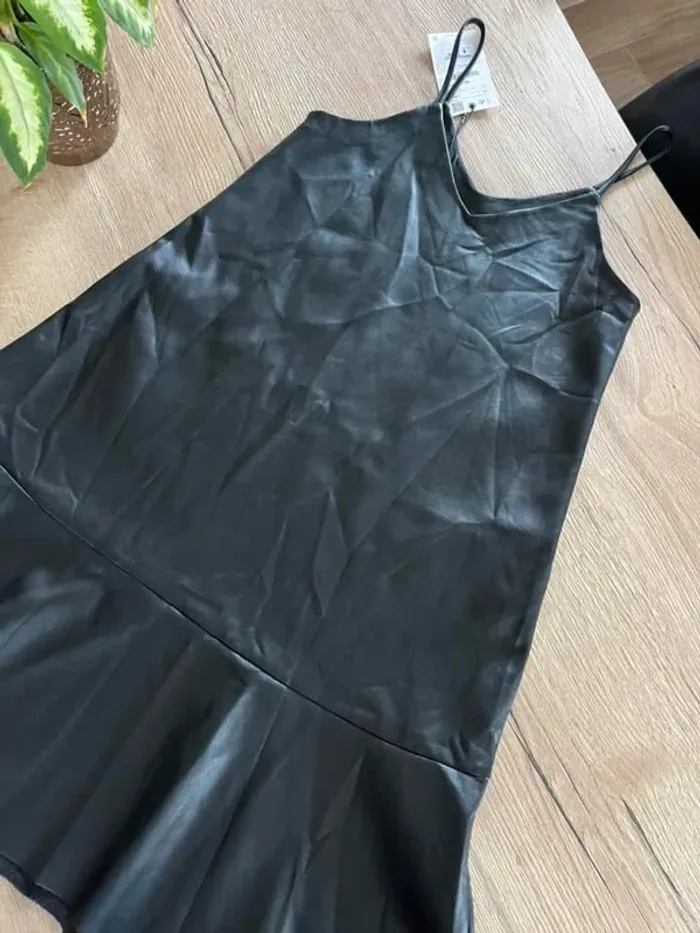 Robe Zara simili cuir 10 ans neuve - photo numéro 4