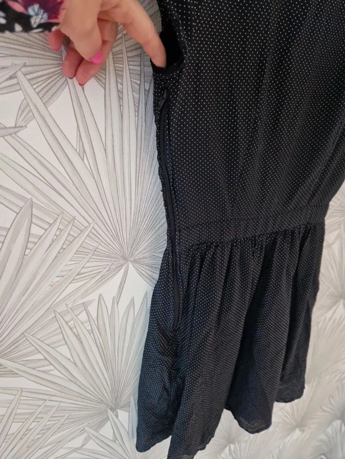 Jolie robe Naf Naf taille 34 - photo numéro 3
