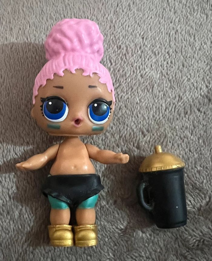 Petite poupée L.O.L surprise avec accessoires en très bon état - photo numéro 2