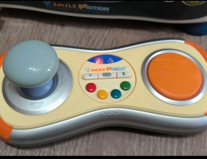 VTech Console enfant v smile motion avec manette et 1 jeu winny l'ourson et chargeur secteur - photo numéro 3