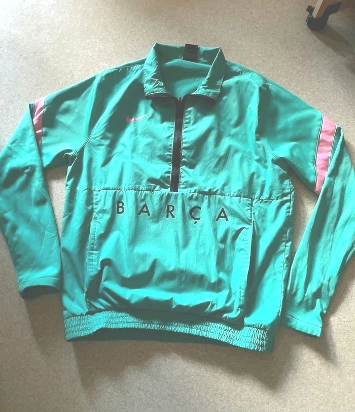 sweat shirt microfibre nike homme taille M imprimé Barca vert clair en parfait etat - photo numéro 2