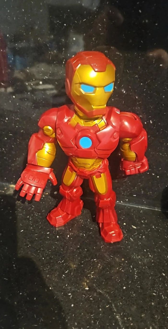 Figurine méga mighty iron man