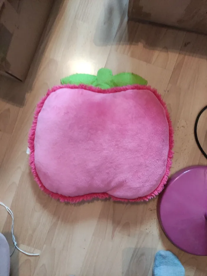 Coussin pomme rose très mignon