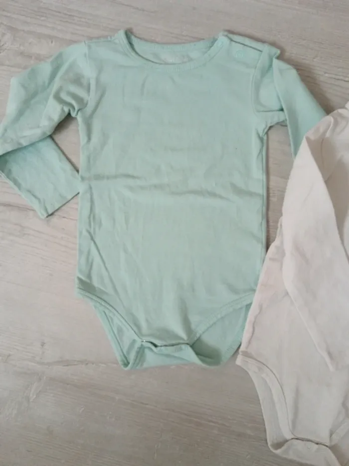 Lot de 2 bodies 18 mois - photo numéro 3