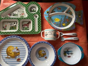 Lot de vaisselle en melamine pour enfant : assiettes, bol, tasse