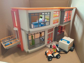 Playmobil 6657 hôpital pédiatrique aménagé et 70053 quad et remorque de secours - occasion