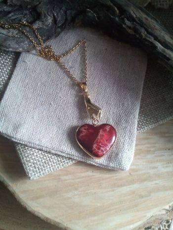 Collier pendentif coeur en pierre de jaspe impérial