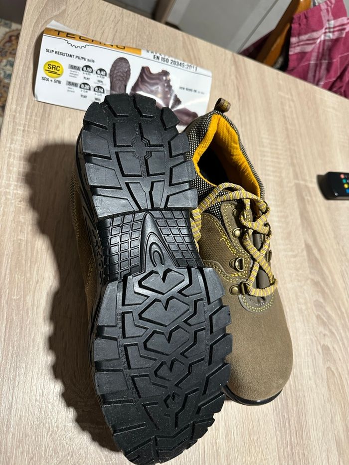 Chaussures sécurité taille 43 - photo numéro 2