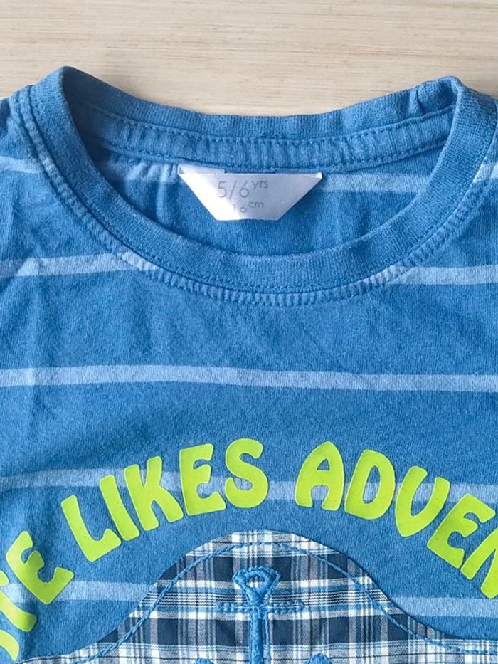 T-shirt et shorts garçon taille 4/5 ans.