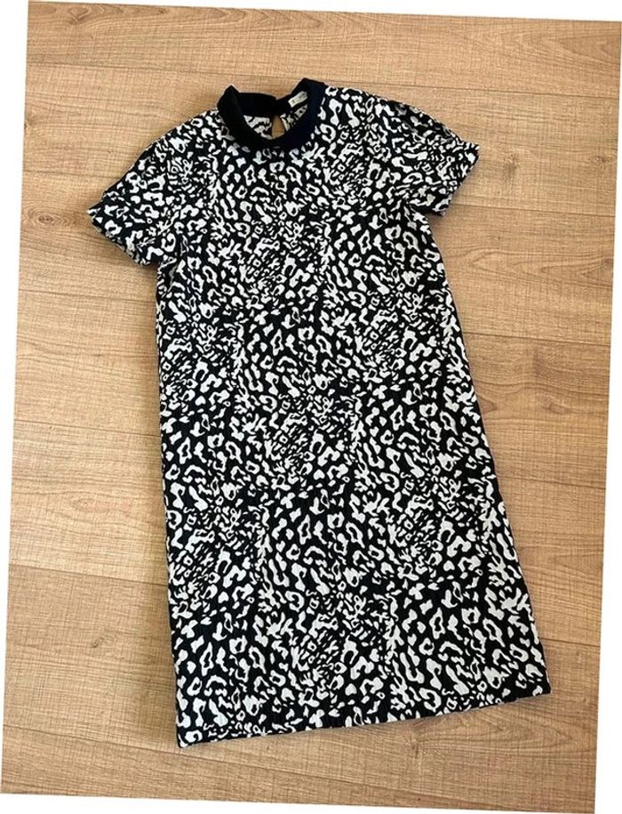 Robe imprimée noire et blanche à manches courtes Mango taille S bon état - photo numéro 11