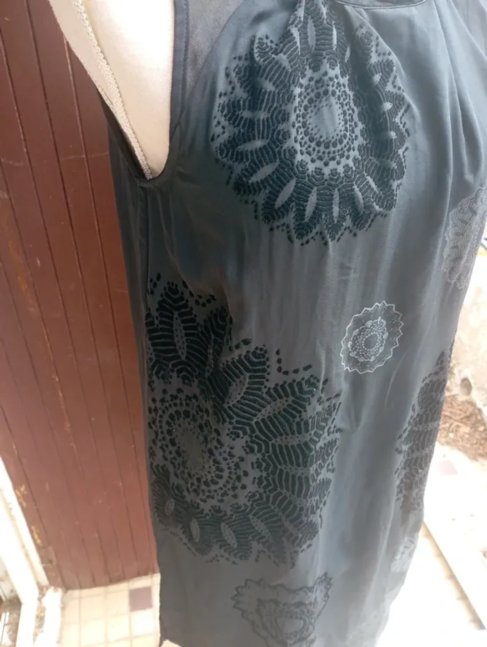 Robe noire Desigual motifs velours - Taille 40 - photo numéro 3