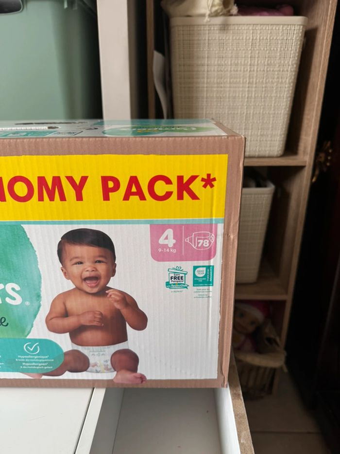 Carton couches Pampers harmonie taille 4 NEUF - photo numéro 2