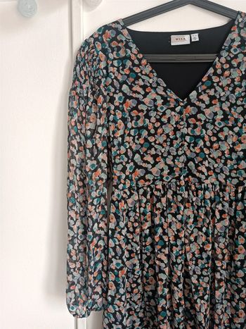 Robe d'été noire à motifs et à boutons Taille 38 Vila En très bon état, comme neuf