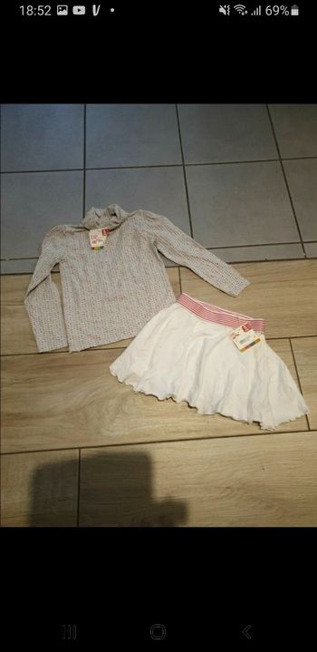 Ensemble fille jupe col roulé dpam neuf étiquette 5 ans