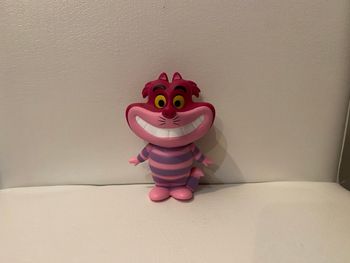 Figurine chat alice au pays des merveilles disney