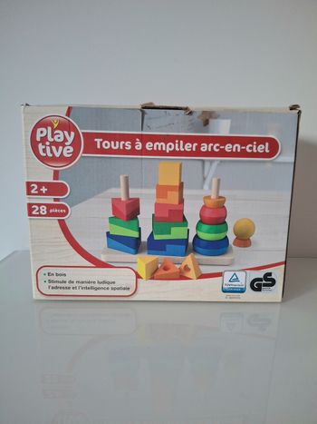 Tours à empiler arc en ciel