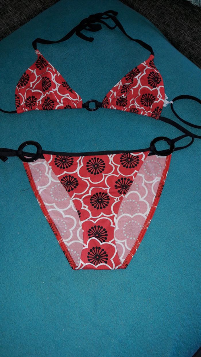 Maillot de bain 2 pièces rouge et noir