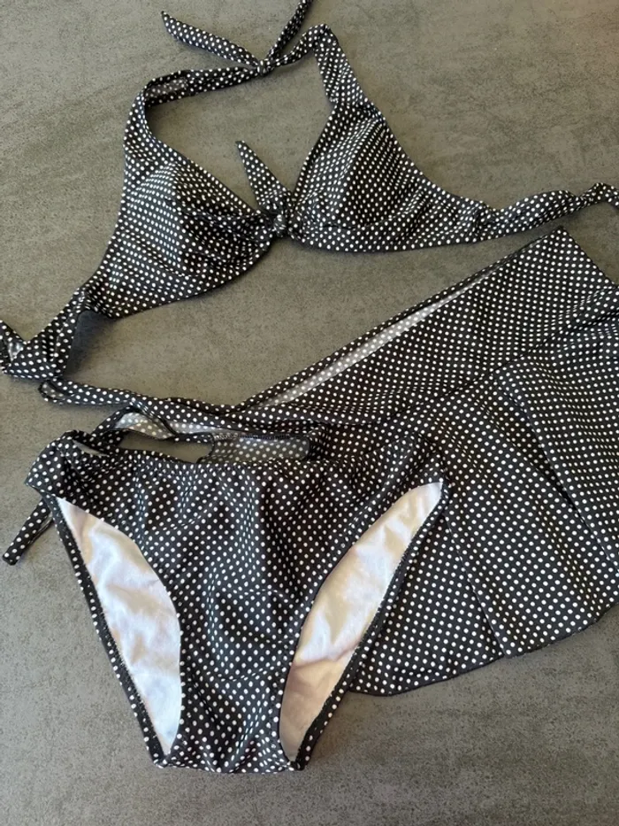 Maillot de bain 2 pièces N&B avec paréo - taille L - photo numéro 2