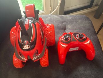 Voiture télécommandée 