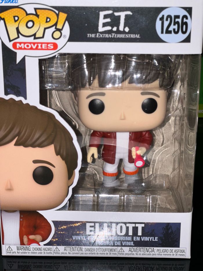 Pop ET ELliot