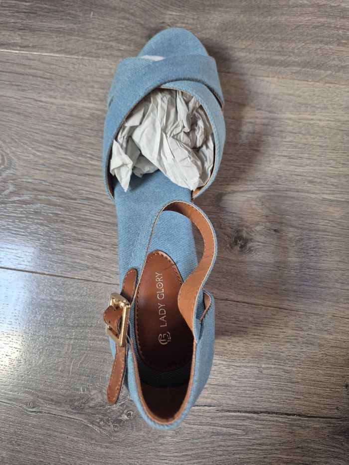 Sandales compensées en tissu P. 39 NEUVES - photo numéro 6