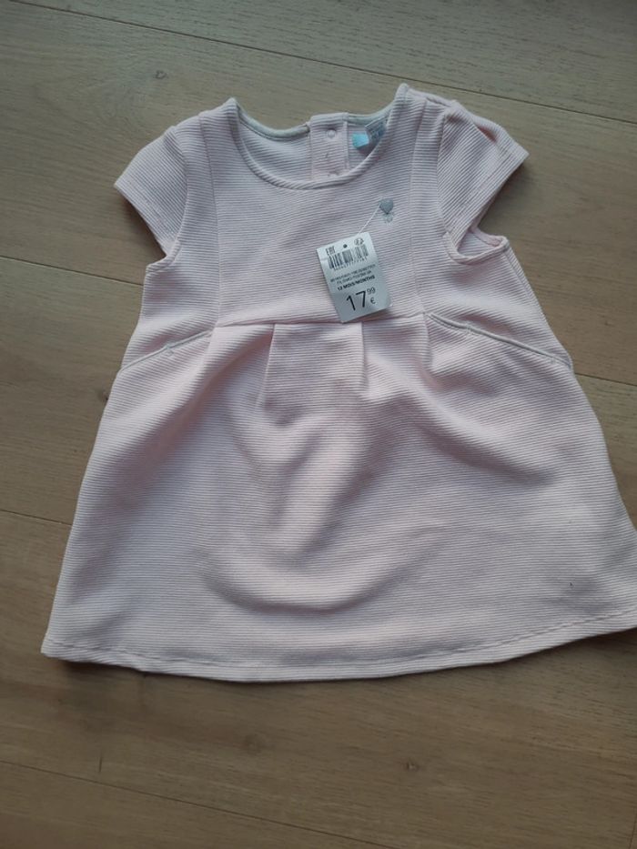 Robe neuve avec étiquette - photo numéro 2