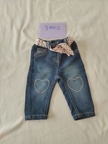 Jeans fille cœur et ceinture rose neuf 3 mois