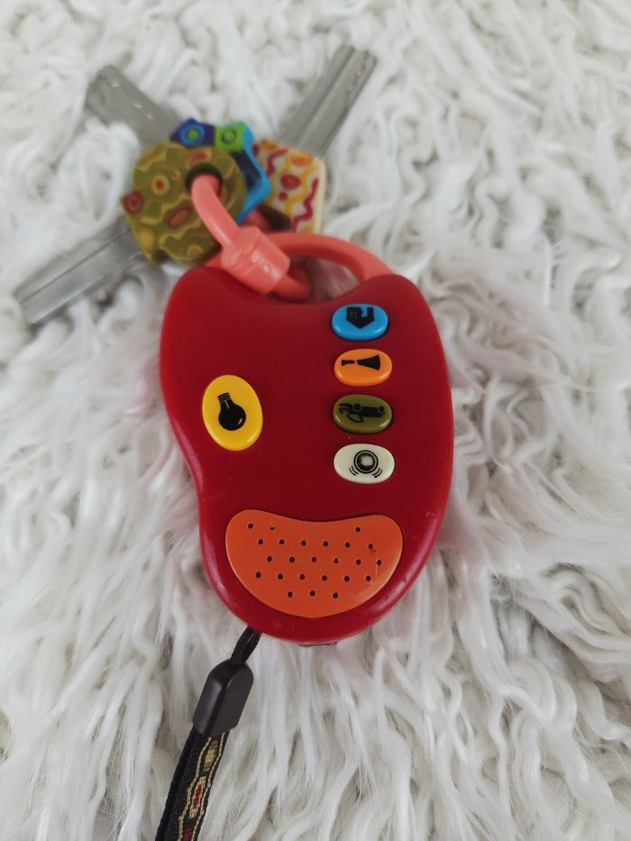 Clé de voiture porte clé avec lumières et sons marque JouéClub 🎅 - photo numéro 3