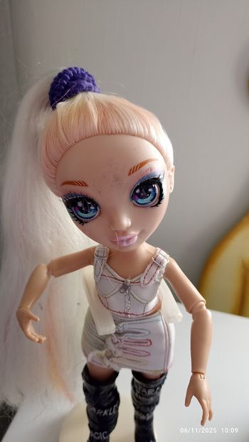 Poupée Rainbow et accessoires