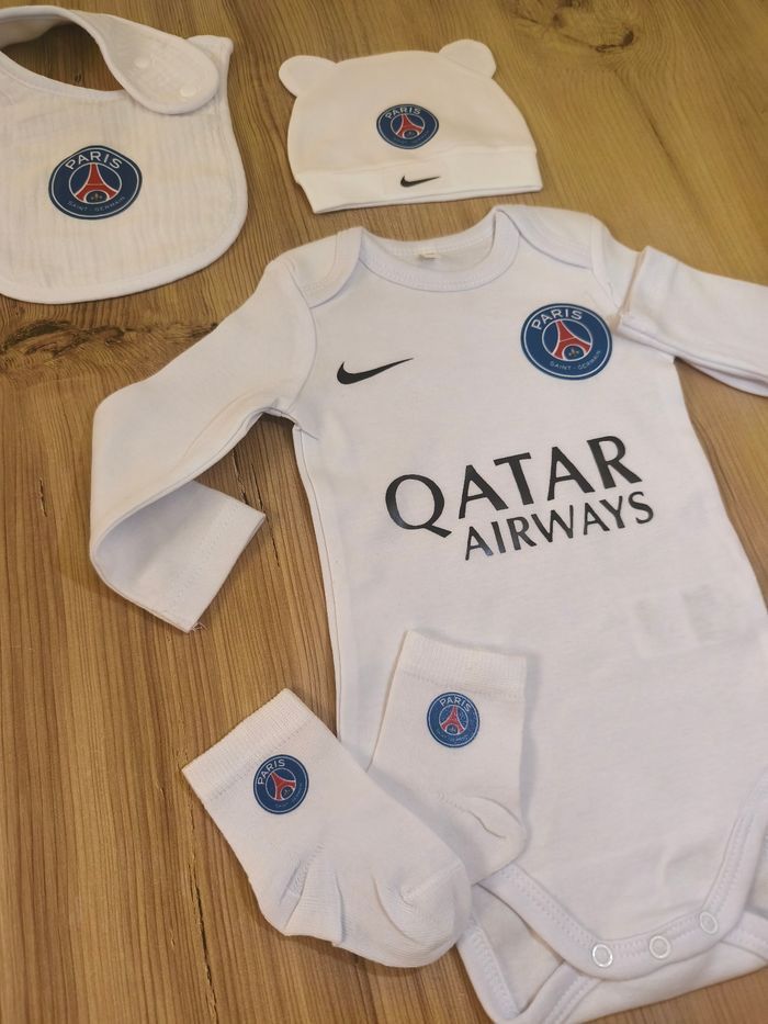Ensemble bébé foot cadeau de naissance paris PSG - photo numéro 3