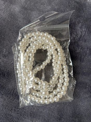 Collier neuf fausses perles