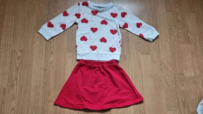 Ensemble tee-shirt ML coeurs + jupe Taille 6 ans