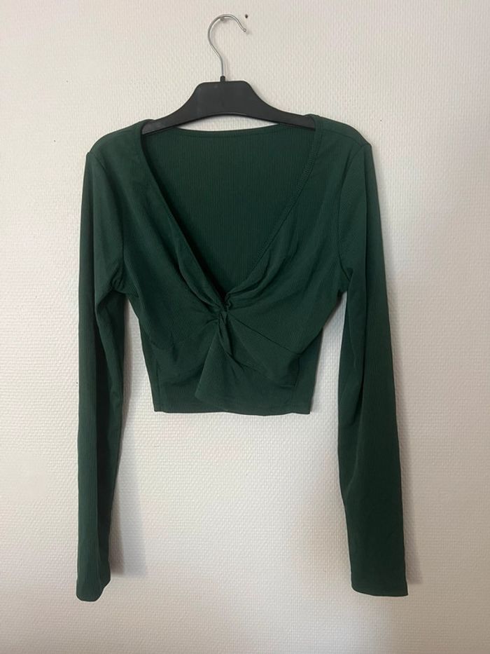 Top vert décolleté