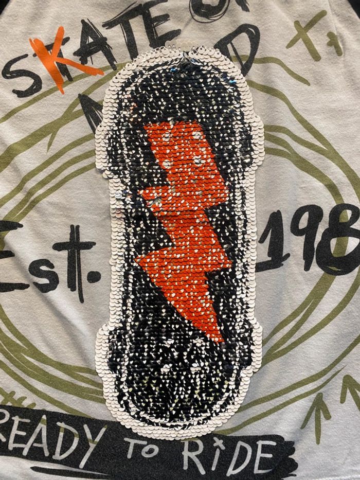 T-shirt manches longues « skate/squelettes » Desigual taille 5/6 ans - photo numéro 3