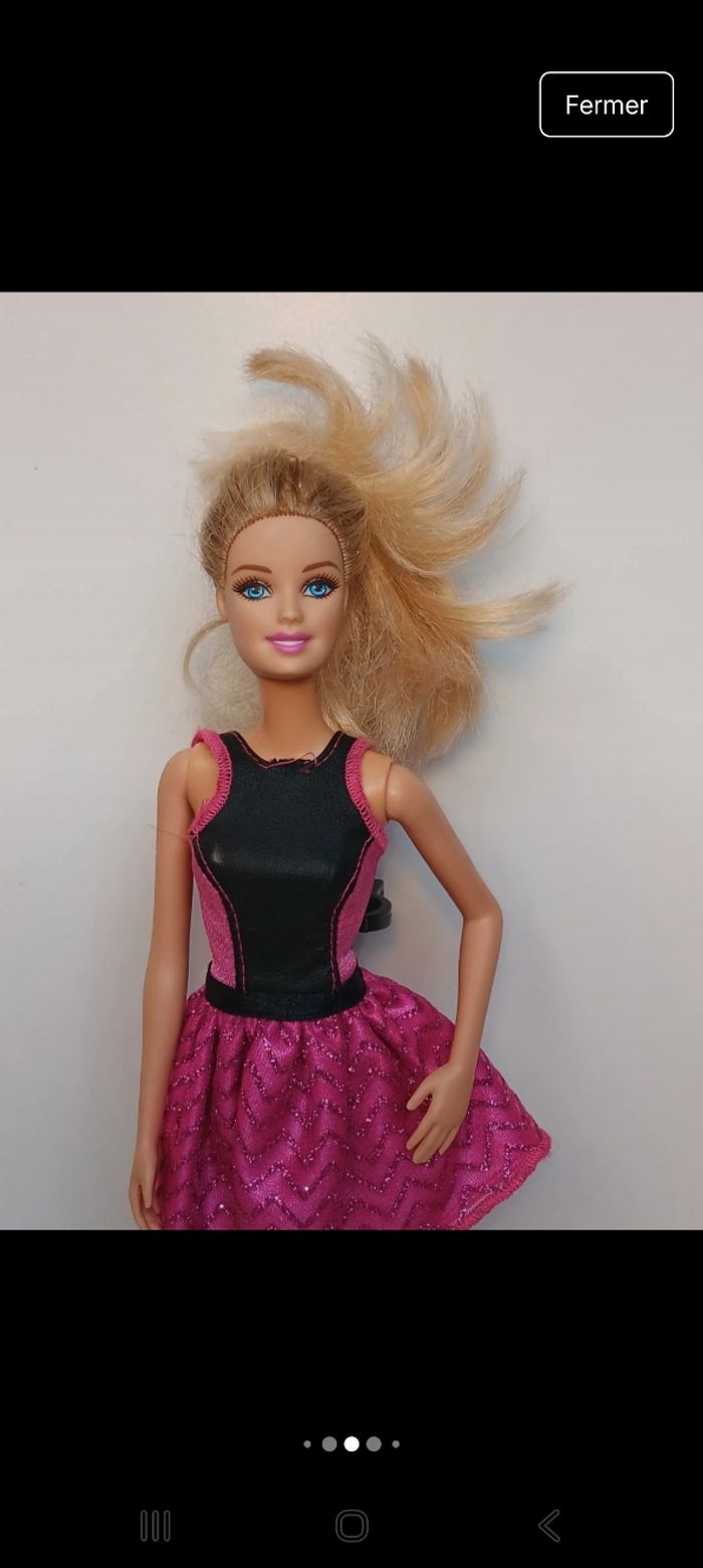 Poupée mattel barbie tenue fushia et noir tête 1998 corp 2013 
Poupée et ensemble compris - photo numéro 4