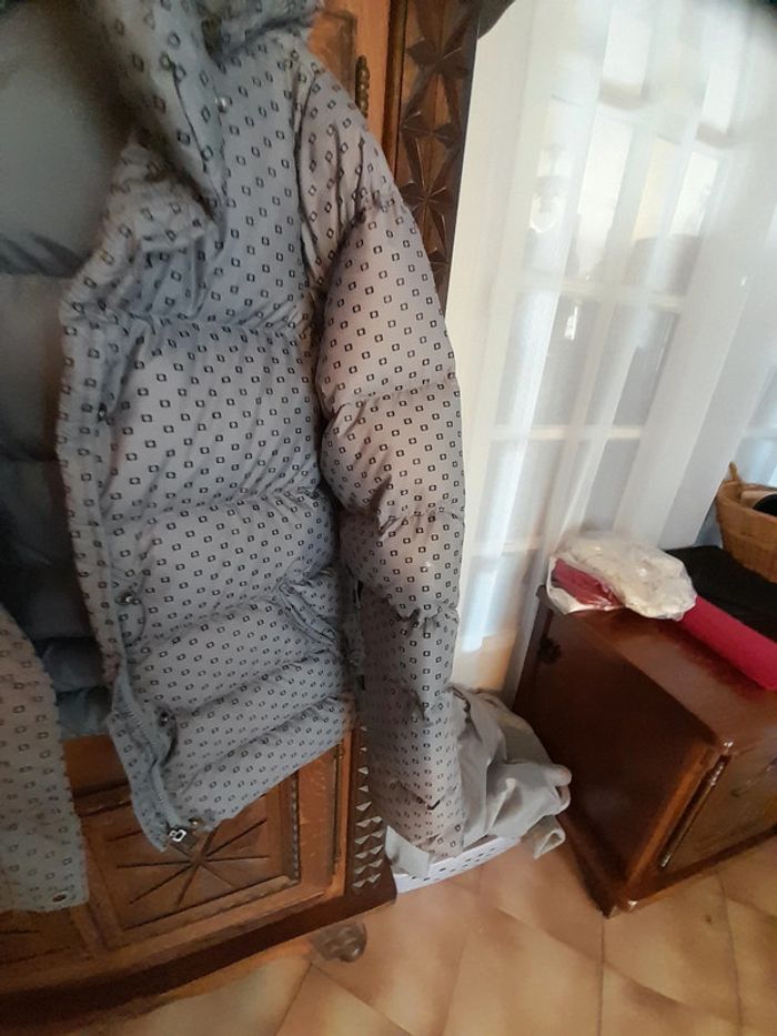Doudoune fond gris  petits motifs noirs - photo numéro 2