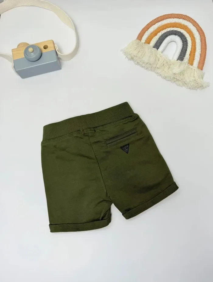 Short Guess bébé garçon kaki taille 3-6 mois comme neuf - photo numéro 3