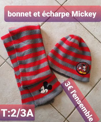 Écharpe et bonnet Mickey