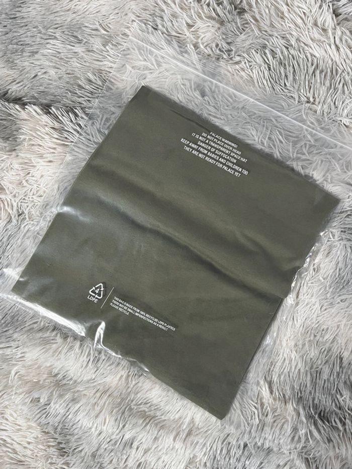 T-shirt Palace x Vivienne Westwood olive 🫒 - photo numéro 9