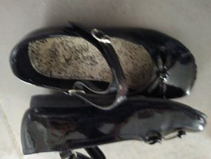 Ballerines vernies noires en 28 - photo numéro 2