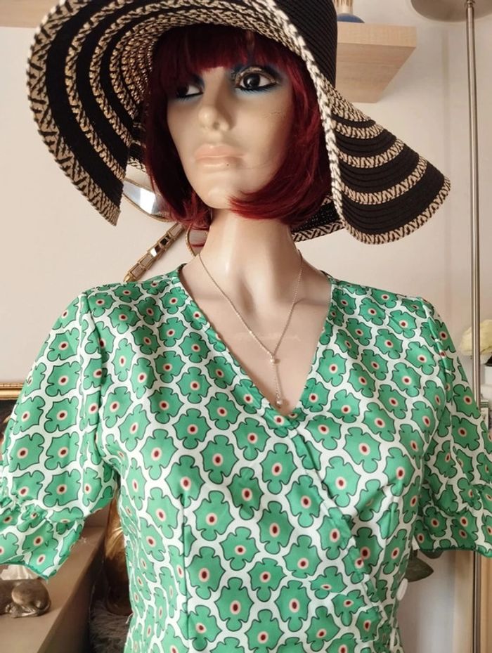 🌿Robe Verte Légère Croisée Graphique T34/36🌿 - photo numéro 3