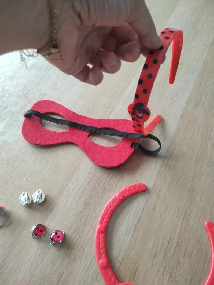 Lot d accessoires et bijoux miraculous ladybug - photo numéro 4