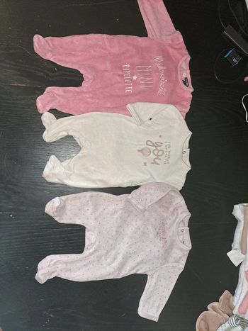 Lot grenouillères/pyjamas fille