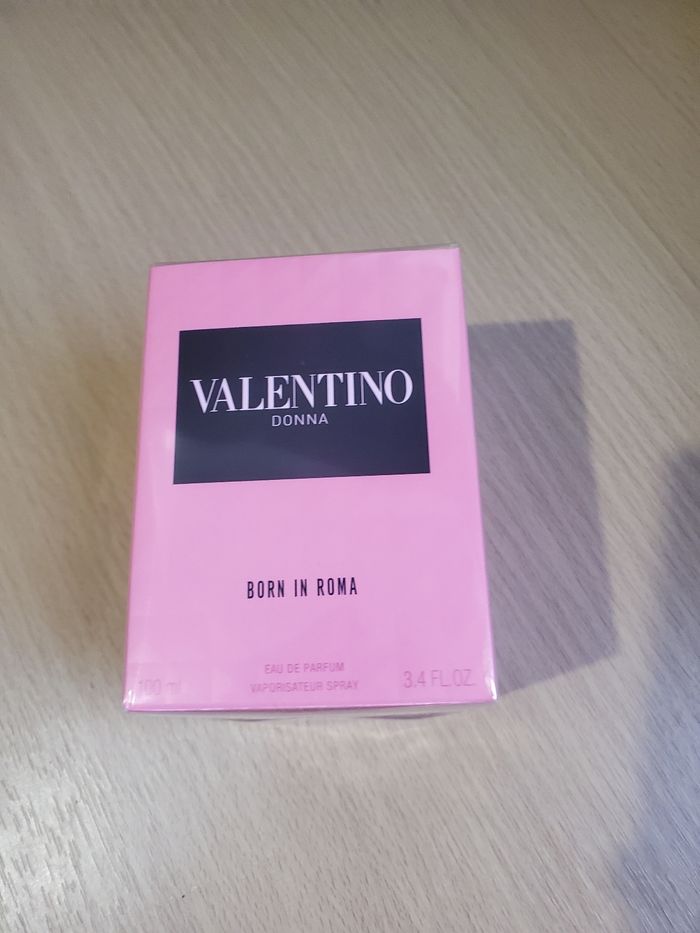 Valentino Donna Born In Roma