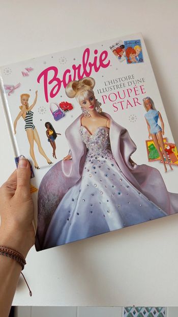 Livre sur l'histoire de Barbie 🔸