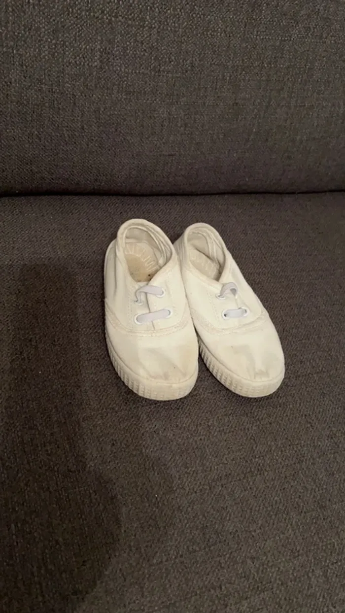 Chaussures en toile bébé fille taille 23