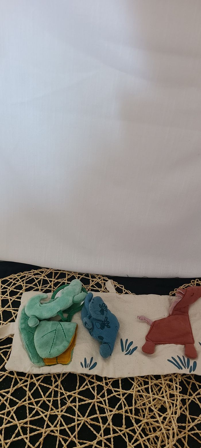 Moulin Roty Livre tissu d'activités Sous Mon Baobab - photo numéro 3