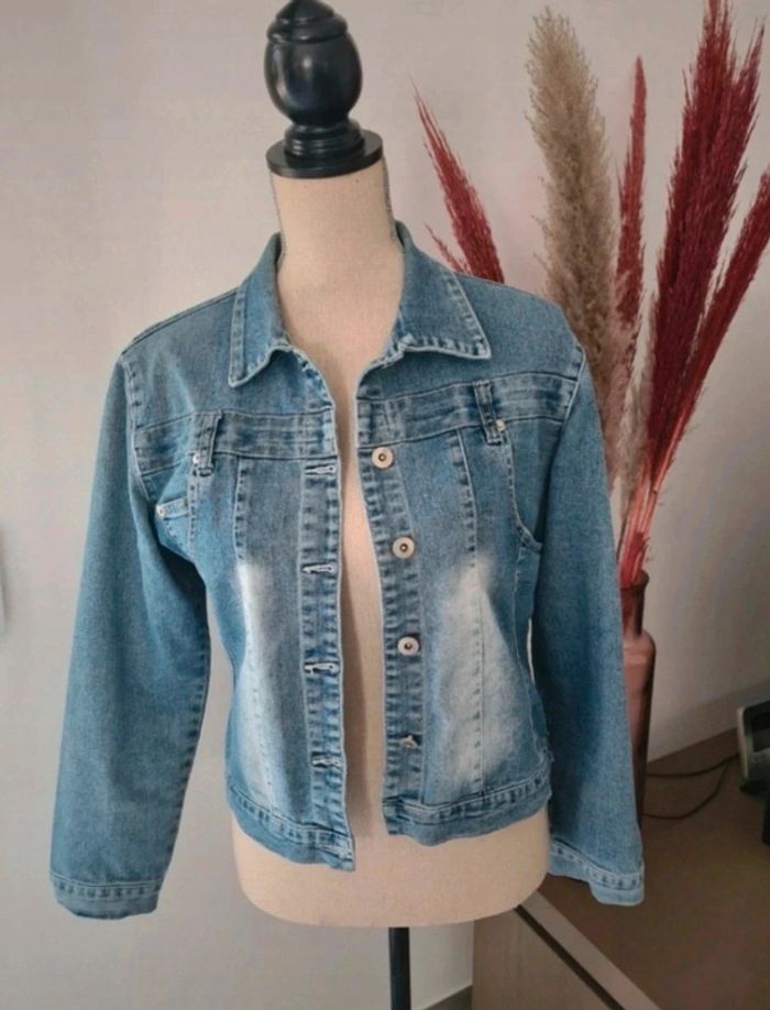 Très belle veste en jean taille 2 - photo numéro 2